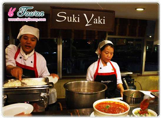 โซน สุกียากี้ (Suki Yaki) อันนี้ไม่ใช่แบบไทย แต่เป็นแบบญี่ปุ่น แต่น้าจิ้มแบบไทยนะ อร่อยดี