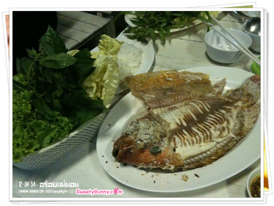 เมี้ยงปลาทับทิม อร่อยแน่นอน ตัวใหญ่มาก ไม่นึกว่าจะมาเป็นตัว แถมราคาแค่ 240 บาทเอง อร่อยมากๆ เลยด้วย สดมาก