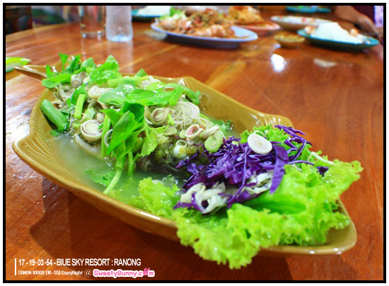 ปลานกแก้วนึ่งมะนาว สูตร Phayam Seafood