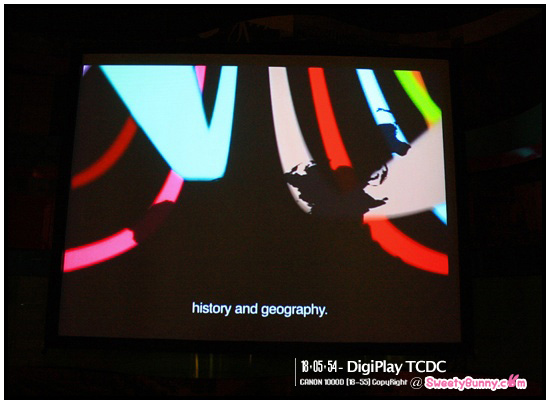 เข้ามา มี Slide ให้ดูก่อนถึงความเป็นมาของวิวัฒนาการของการดีไซน์ในอุตสาหรรม Art มากๆ